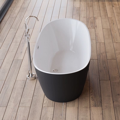 Acrylic Free Standing Tub dengan Center Drain Faucet Bentuk Oval Mengendam Mandi